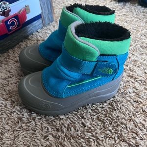 North Face toddler size 9 snow boots